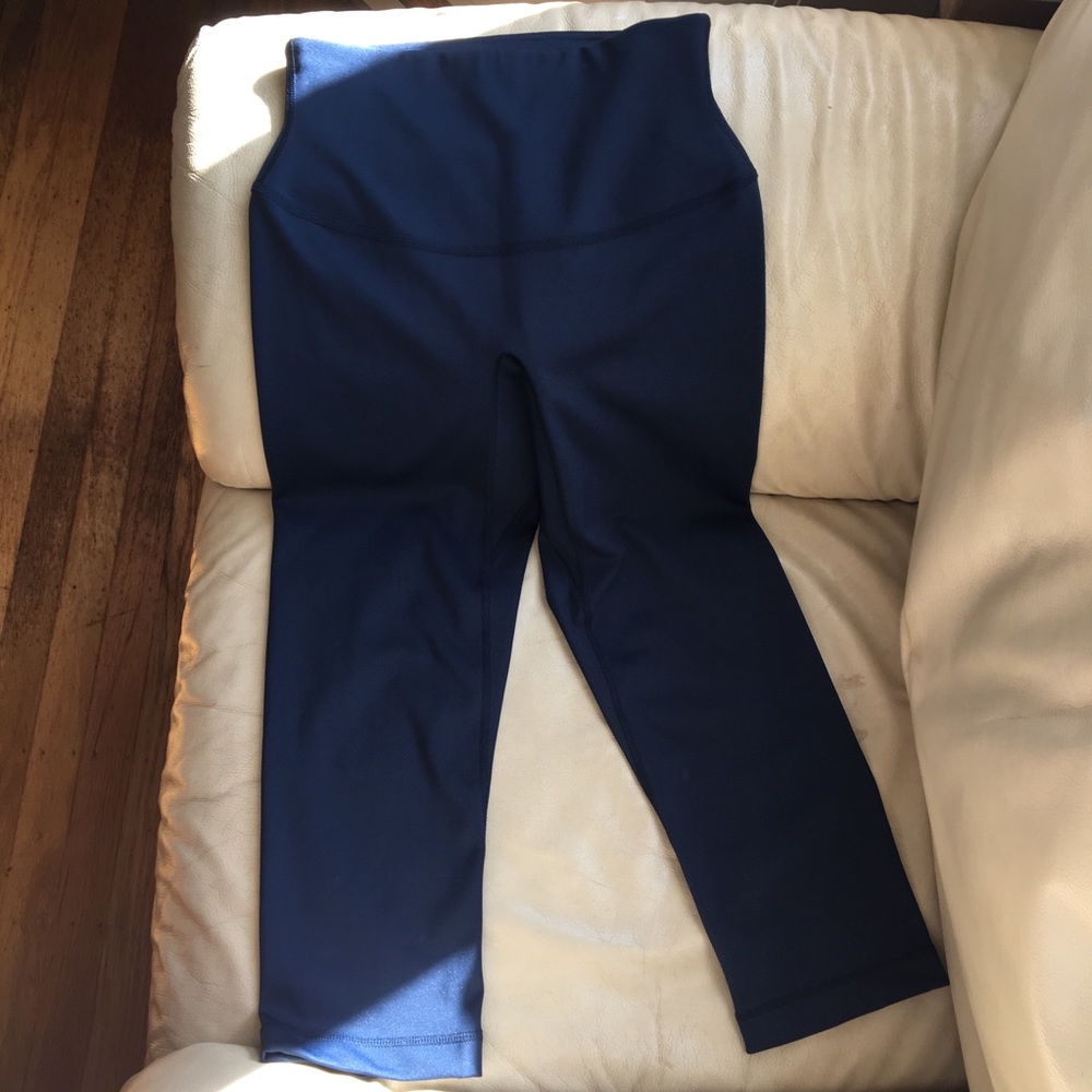 Uniqlo Airism high waisted crop leggings Navy